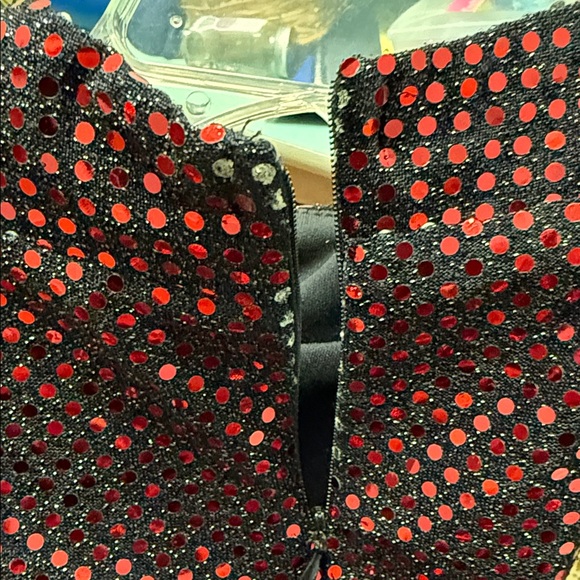 Elegant Black Jumpsuit with Red Patterned Jacket - Picture 8 of 8